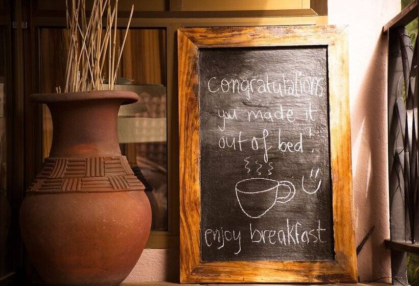 هتل Zawadi House Lodge