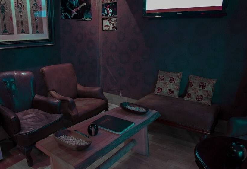 هتل Zawadi House Lodge