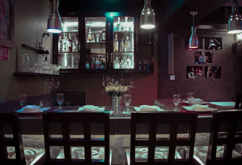 هتل Zawadi House Lodge