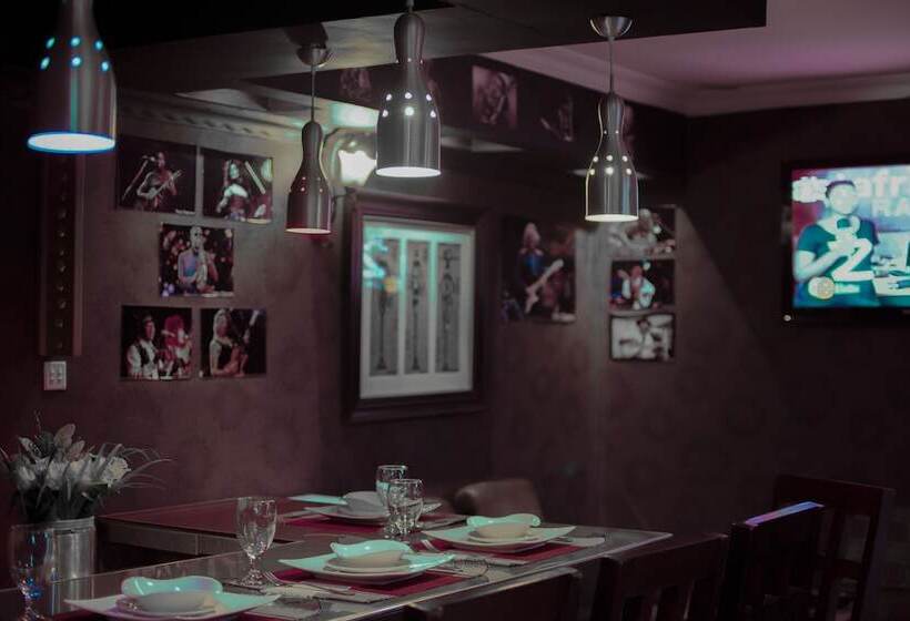 هتل Zawadi House Lodge