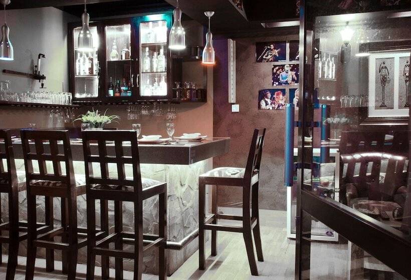 هتل Zawadi House Lodge