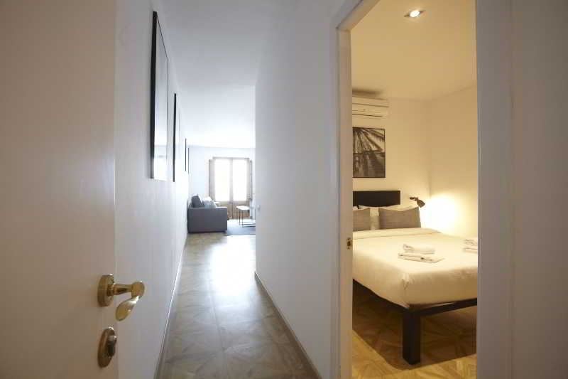 L Escudellers By The Streets