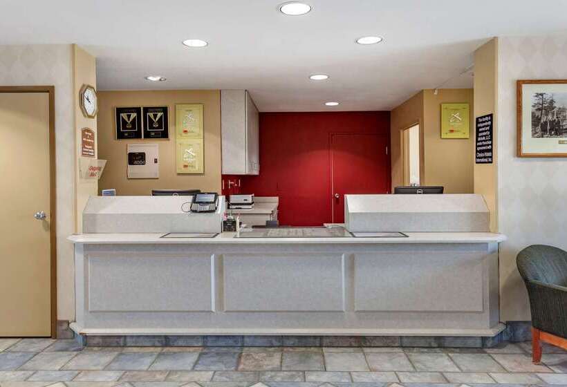 فندق على الطريق Econo Lodge