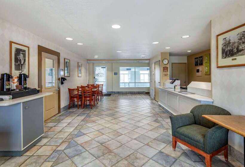 فندق على الطريق Econo Lodge