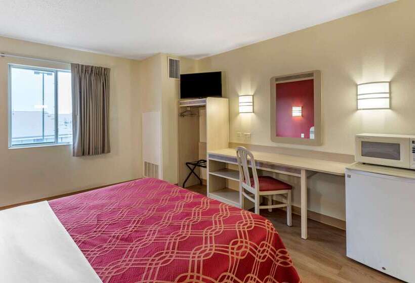 فندق على الطريق Econo Lodge