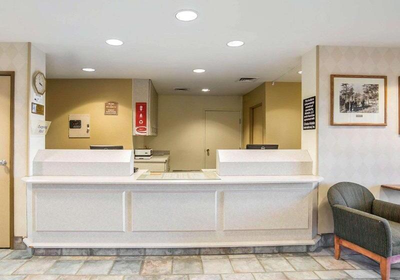 فندق على الطريق Econo Lodge