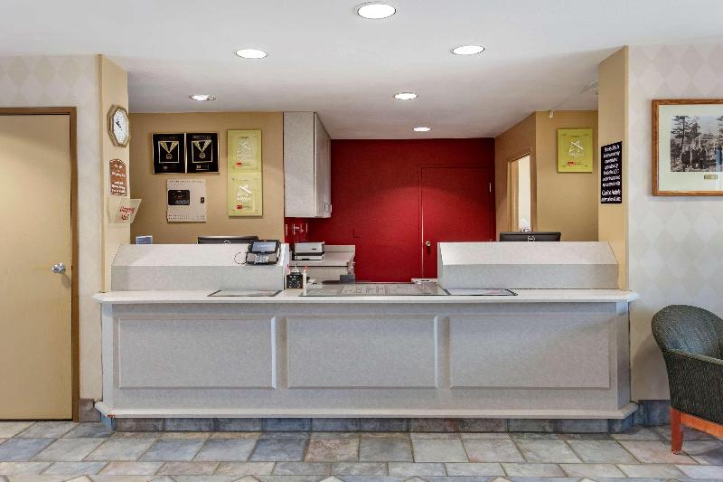 فندق على الطريق Econo Lodge