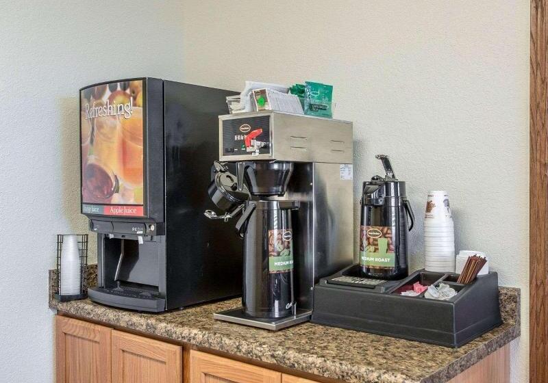 فندق على الطريق Econo Lodge