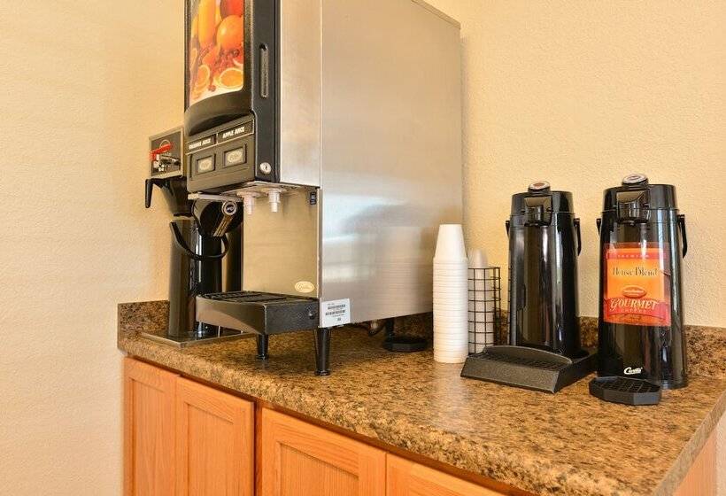 فندق على الطريق Econo Lodge