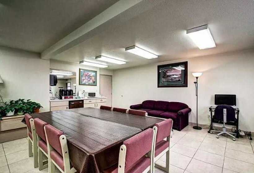 מוטל SureStay Hotel by Best Western Wells