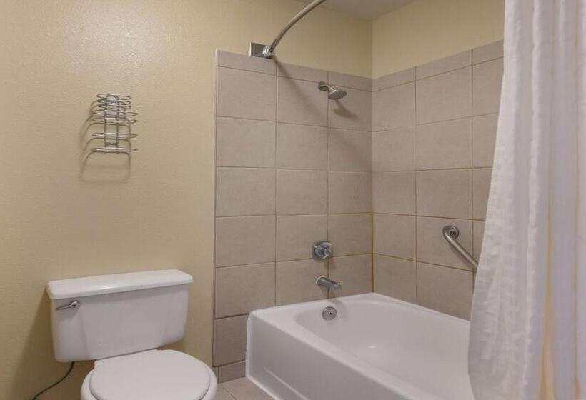 מוטל SureStay Hotel by Best Western Wells