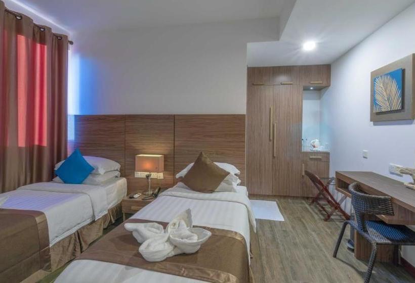 پانسیون Aquzz  & Spa Maafushi Maldives