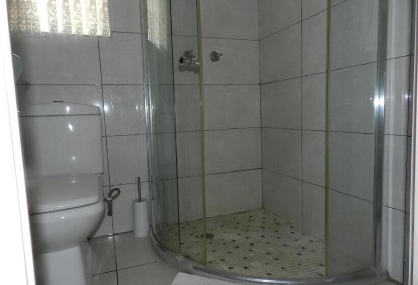 פנסיון Sleepers Villa Guesthouse