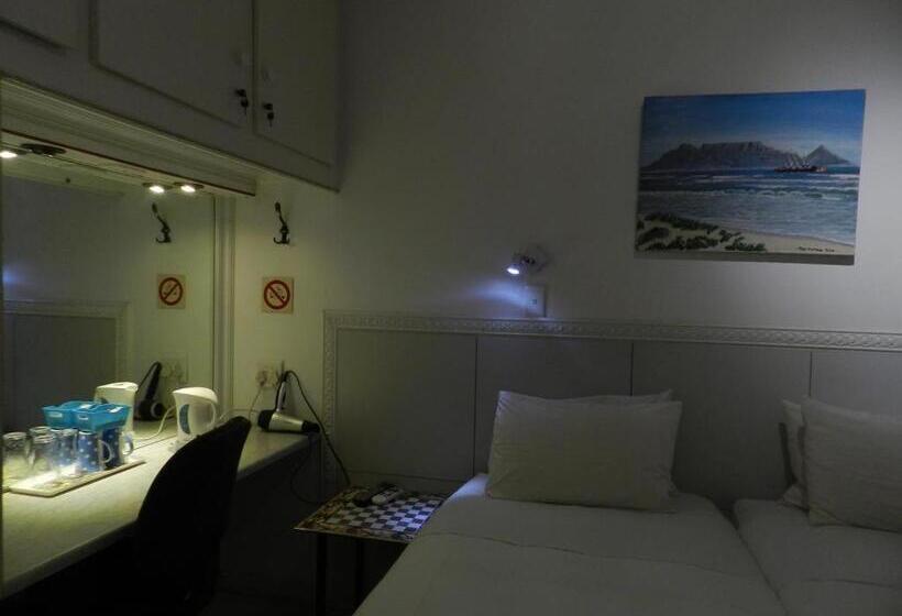 פנסיון Sleepers Villa Guesthouse