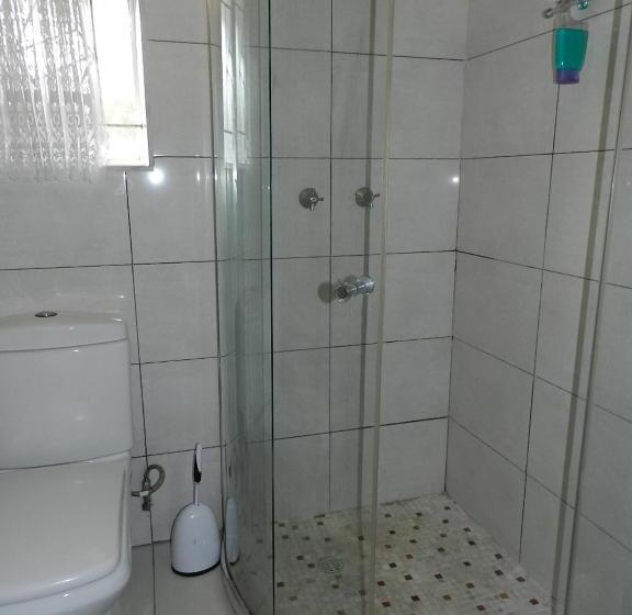 פנסיון Sleepers Villa Guesthouse