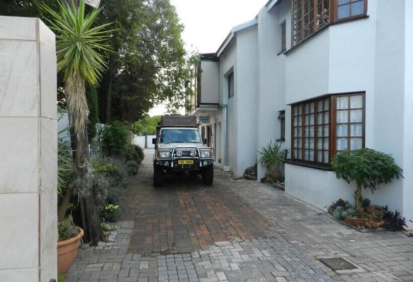 פנסיון Sleepers Villa Guesthouse