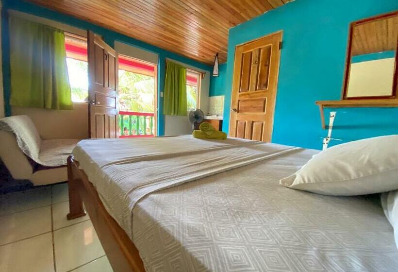 Bed and Breakfast Las Palmeras Oceanview Hotel And Dive Center