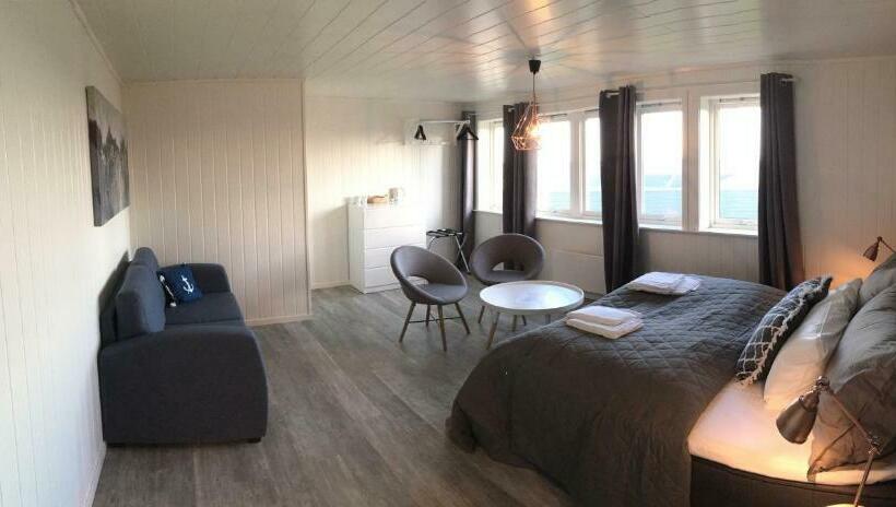 Lofoten Bed & Breakfast Reine Rooms & Apartments