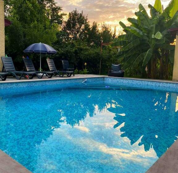 هاستل Villa Eniseli