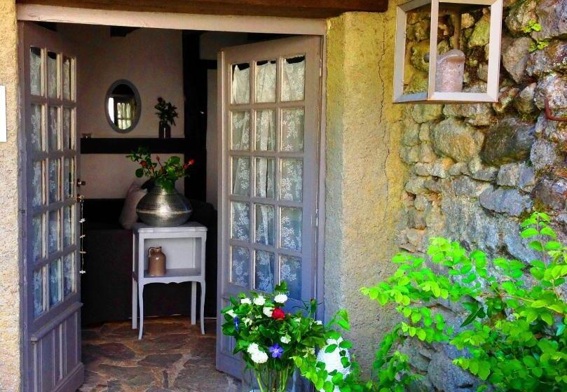 Bed and Breakfast Domaine Charente Glamping Familyroom Le Jardin With External Toilet & Shower House & Outdoor Kitchen