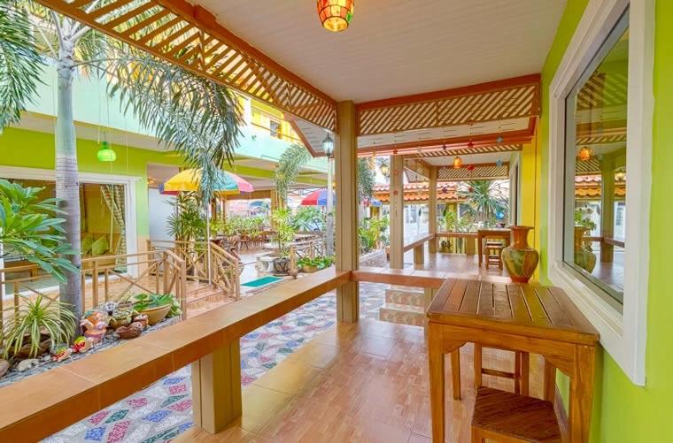 تختخواب و صبحانه Naengnoi Resort Kohlarn