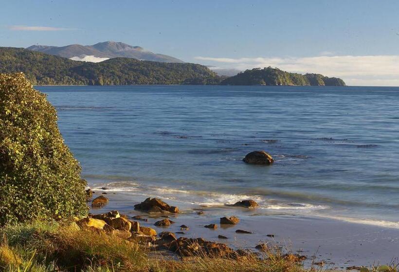 Bed and Breakfast Sails Ashore Lodge