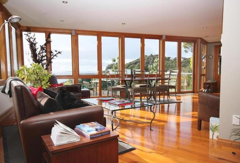 Bed and Breakfast Sails Ashore Lodge