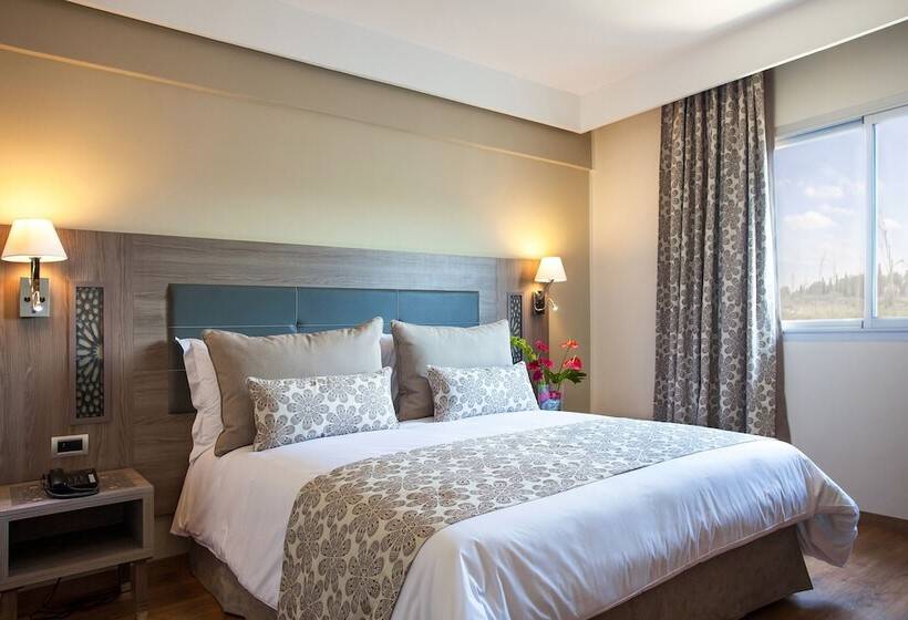 هتل Sky Casa Airport