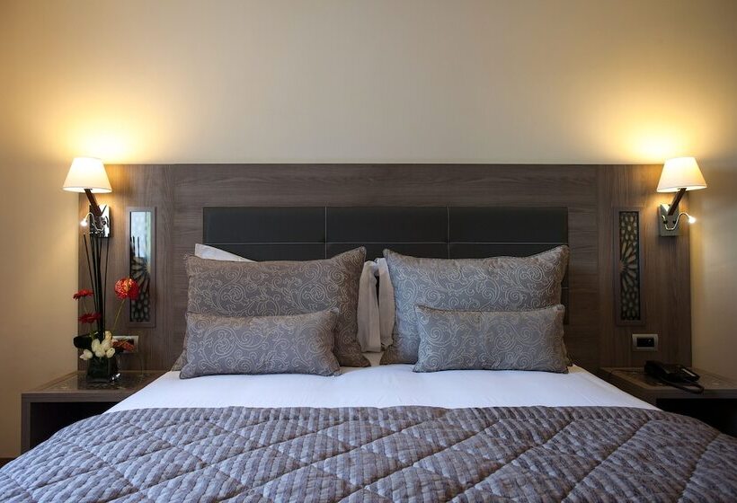 هتل Sky Casa Airport