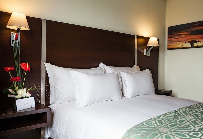 هتل Sky Casa Airport