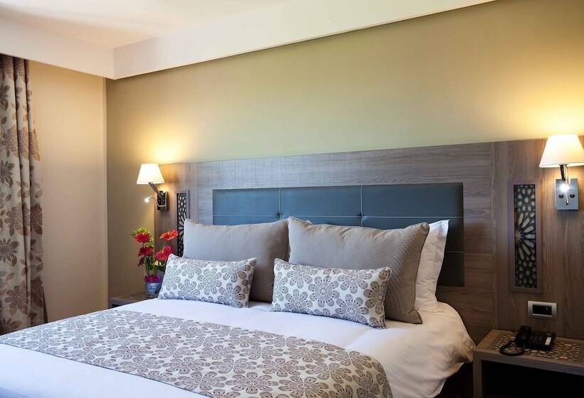 هتل Sky Casa Airport