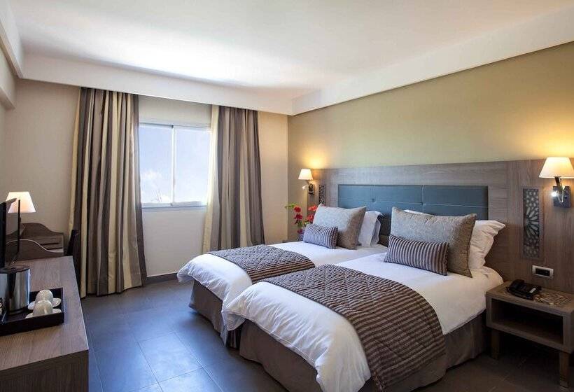 هتل Sky Casa Airport