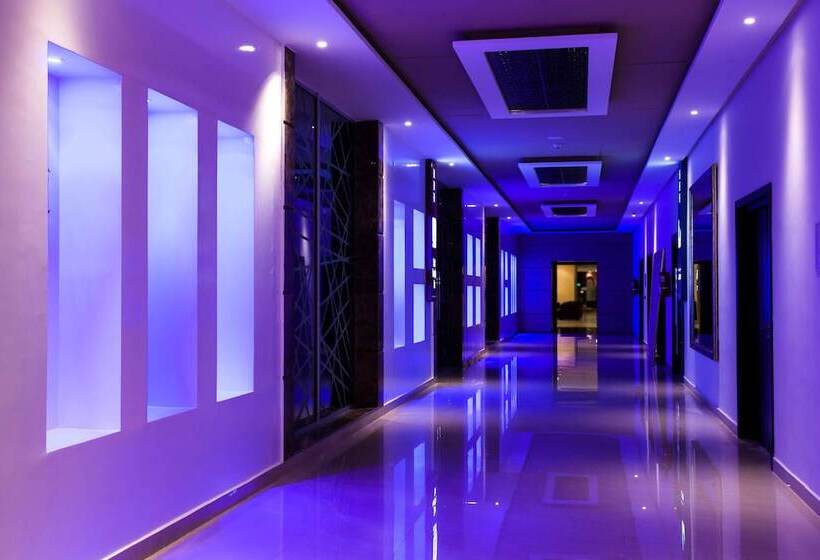 هتل Sky Casa Airport