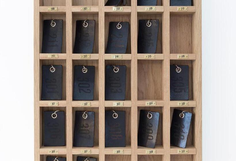 فندق Fugl Fønix