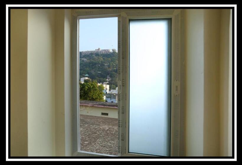 Отель Pattiah Naidu Palace