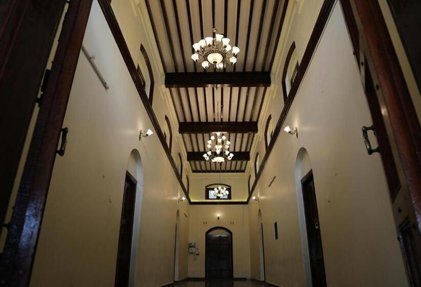 Отель Pattiah Naidu Palace