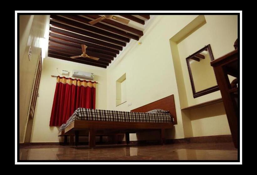 Отель Pattiah Naidu Palace