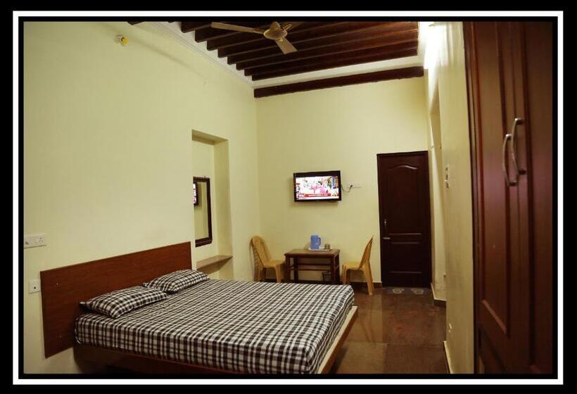 Отель Pattiah Naidu Palace