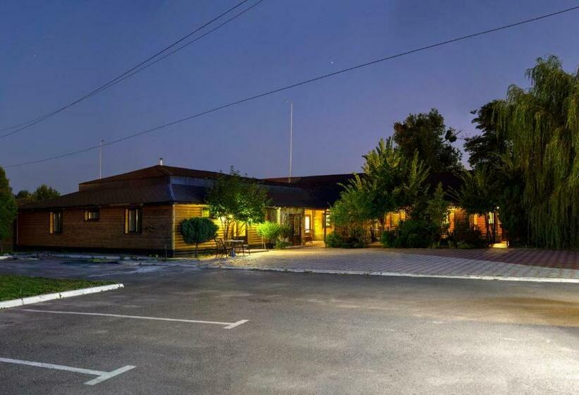 فندق على الطريق саби