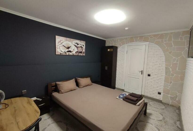 فندق على الطريق саби