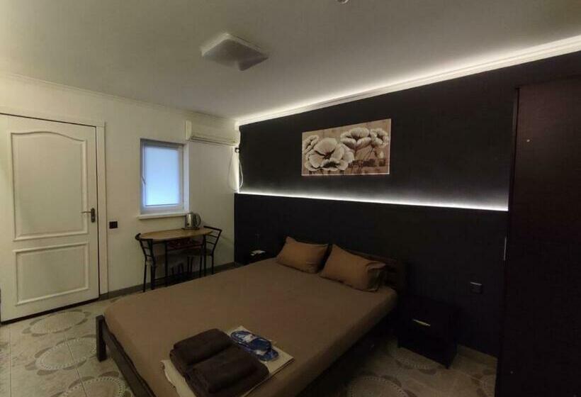 فندق على الطريق саби