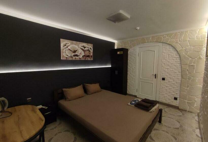 فندق على الطريق саби