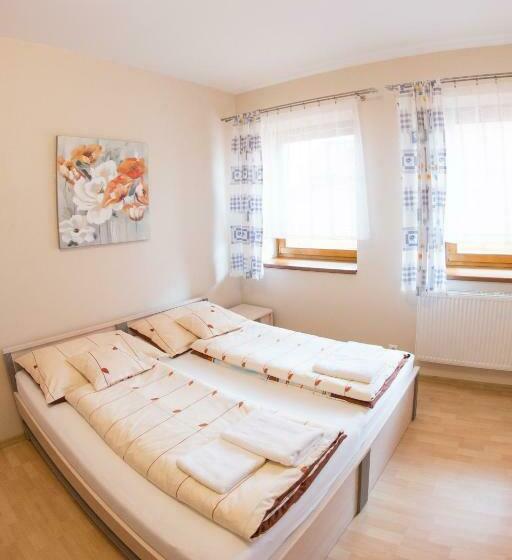 ペンション Guest House Tri Koruny