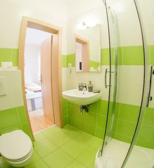 بنسيون Guest House Tri Koruny