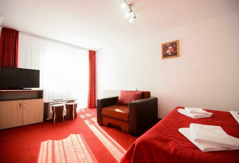 بنسيون Vila Moecel