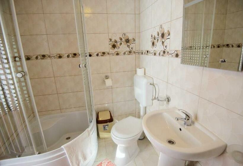 بنسيون Vila Moecel