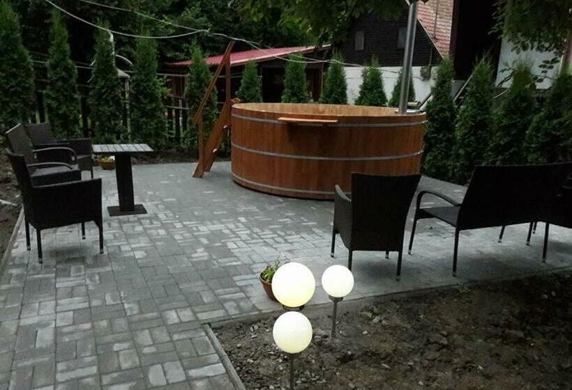 リゾートホテル Perla Bálványos Gyöngye