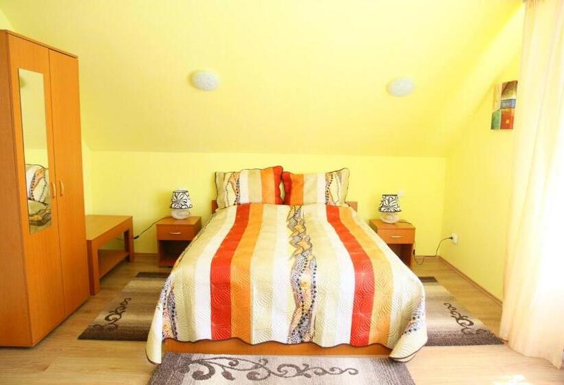 リゾートホテル Perla Bálványos Gyöngye