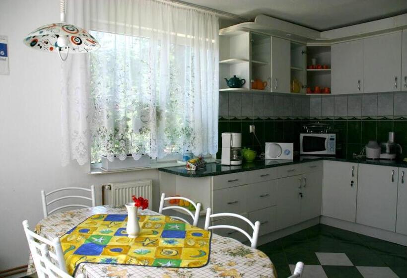 リゾートホテル Perla Bálványos Gyöngye