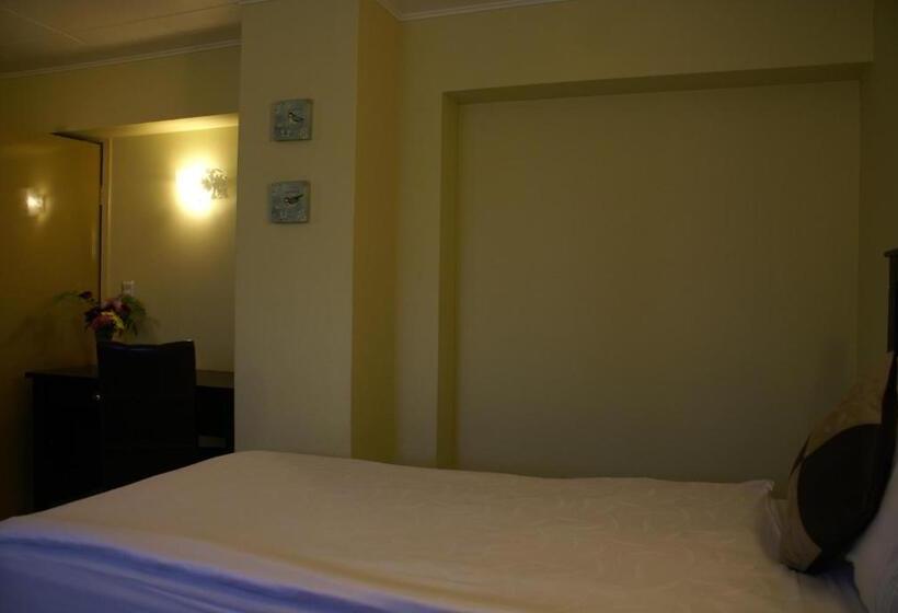 Villa Baviera, Hotel Baviera Chile